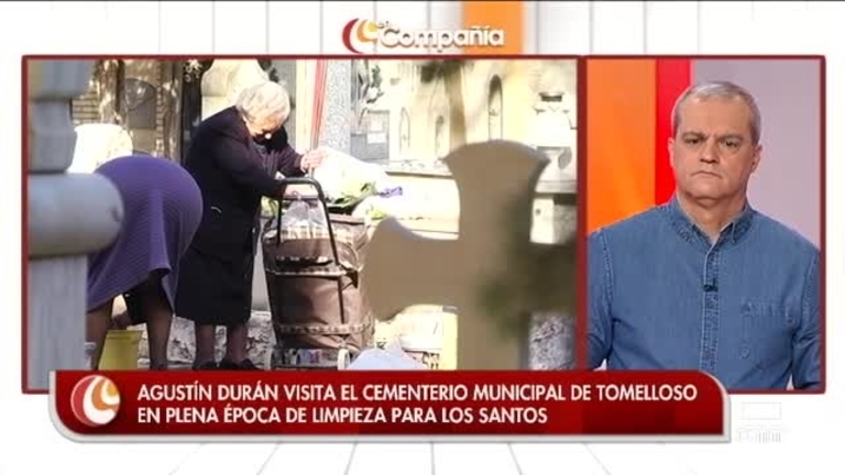 Agustín Durán visita el cementerio de Tomelloso