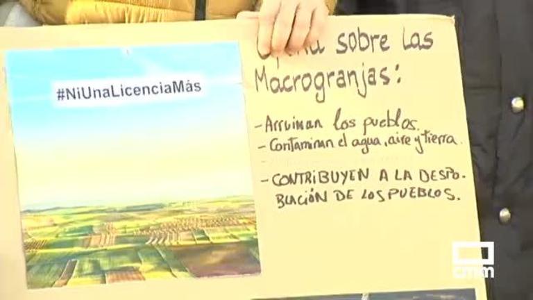 Productores de porcino denuncian al Ayuntamiento de Cenizate (Albacete) por paralizar una macrogranja